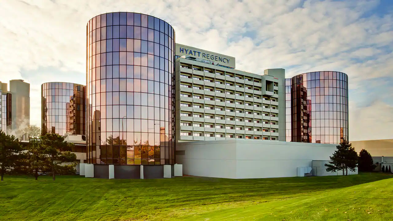 Hyatt-Regency-OHare-P206-Exterior-16-9.jpg